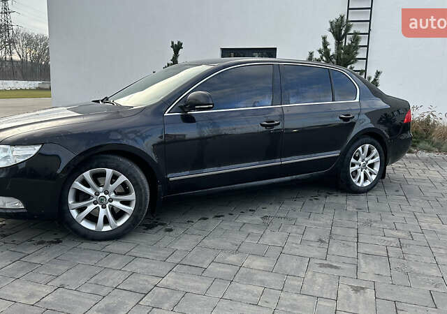 Черный Шкода Суперб, объемом двигателя 2 л и пробегом 296 тыс. км за 9300 $, фото 2 на Automoto.ua