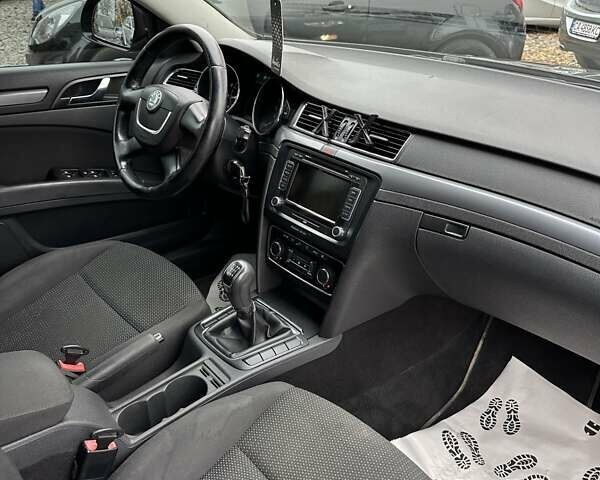 Черный Шкода Суперб, объемом двигателя 1.8 л и пробегом 295 тыс. км за 7400 $, фото 13 на Automoto.ua