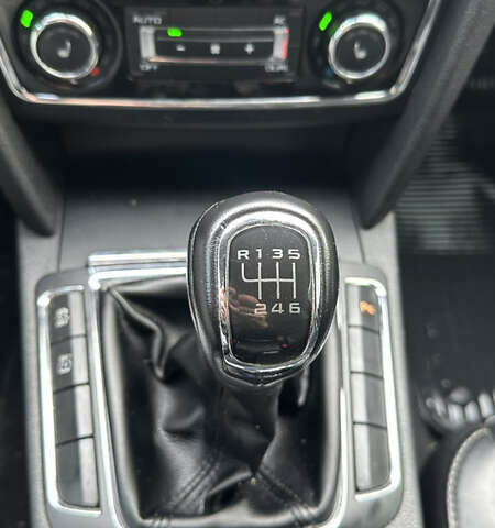 Черный Шкода Суперб, объемом двигателя 2 л и пробегом 296 тыс. км за 9300 $, фото 31 на Automoto.ua