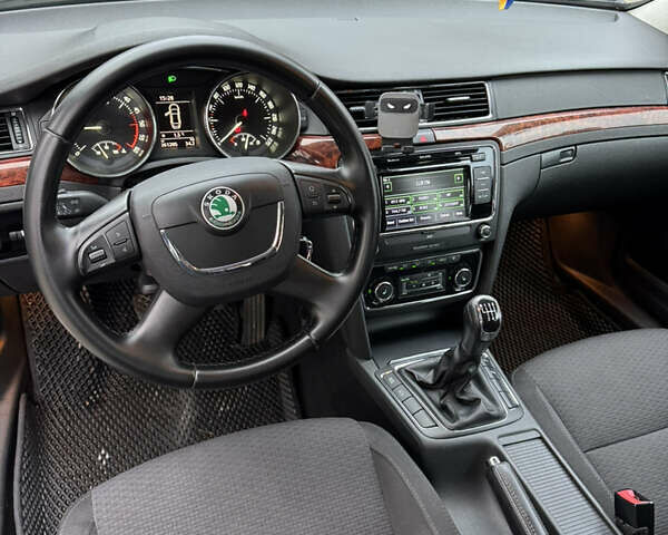 Черный Шкода Суперб, объемом двигателя 1.97 л и пробегом 261 тыс. км за 11700 $, фото 10 на Automoto.ua