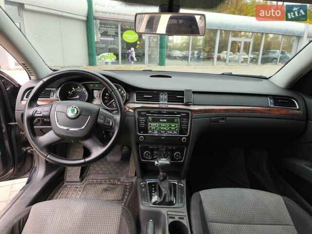 Шкода Суперб 2011 у Дніпро (Дніпропетровську) на Automoto.ua Чорний Шкода Суперб, об'ємом двигуна 1.8 л та пробігом 221 тис. км за 7950 $, фото 11 на Automoto.ua