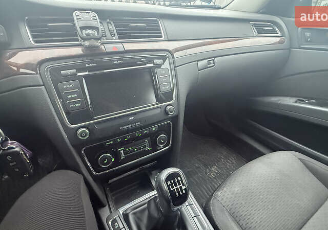 Черный Шкода Суперб, объемом двигателя 1.8 л и пробегом 245 тыс. км за 7750 $, фото 10 на Automoto.ua