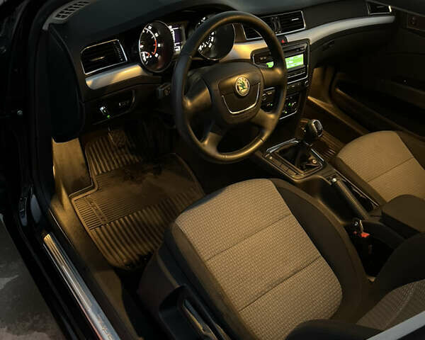 Черный Шкода Суперб, объемом двигателя 1.8 л и пробегом 247 тыс. км за 7399 $, фото 11 на Automoto.ua