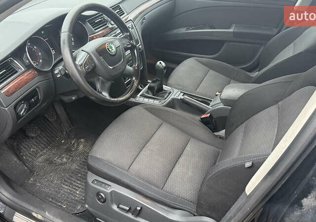 Черный Шкода Суперб, объемом двигателя 1.8 л и пробегом 245 тыс. км за 7750 $, фото 9 на Automoto.ua