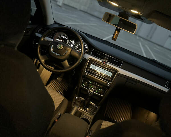 Черный Шкода Суперб, объемом двигателя 1.8 л и пробегом 247 тыс. км за 7399 $, фото 13 на Automoto.ua