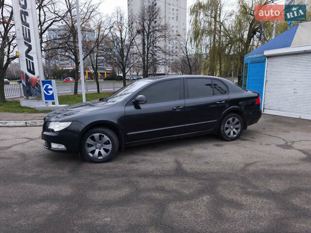 Черный Шкода Суперб, объемом двигателя 1.8 л и пробегом 242 тыс. км за 8600 $, фото 1 на Automoto.ua
