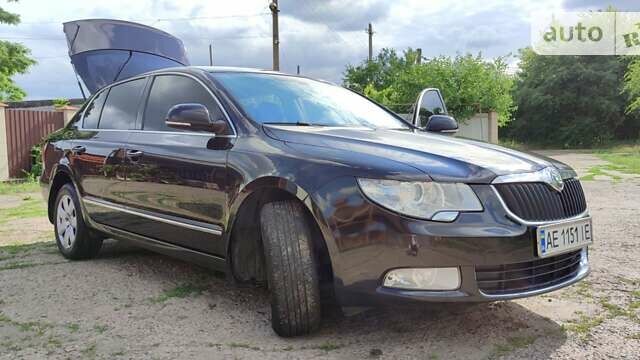 Чорний Шкода Суперб, об'ємом двигуна 2 л та пробігом 240 тис. км за 12500 $, фото 2 на Automoto.ua