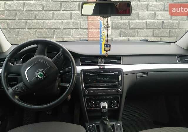 Чорний Шкода Суперб, об'ємом двигуна 1.6 л та пробігом 267 тис. км за 12320 $, фото 17 на Automoto.ua