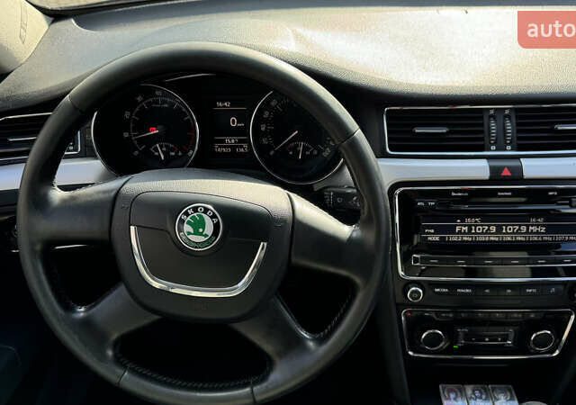 Черный Шкода Суперб, объемом двигателя 1.8 л и пробегом 147 тыс. км за 11300 $, фото 5 на Automoto.ua