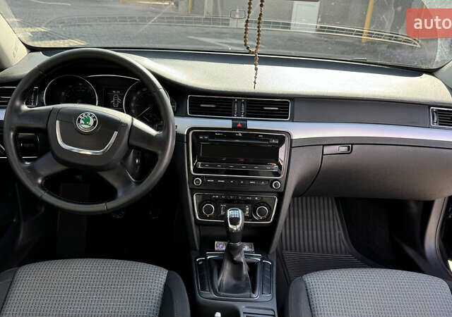 Черный Шкода Суперб, объемом двигателя 1.8 л и пробегом 147 тыс. км за 11300 $, фото 6 на Automoto.ua