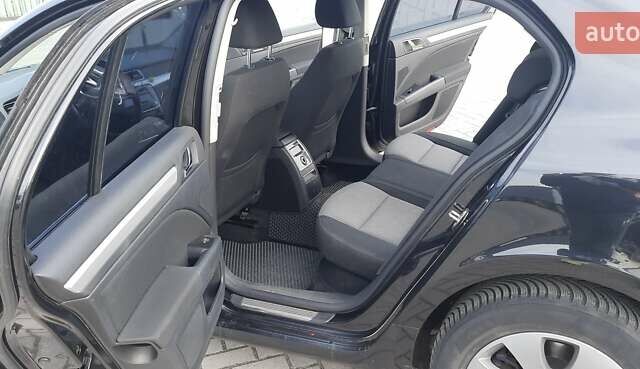 Черный Шкода Суперб, объемом двигателя 1.8 л и пробегом 330 тыс. км за 7500 $, фото 6 на Automoto.ua