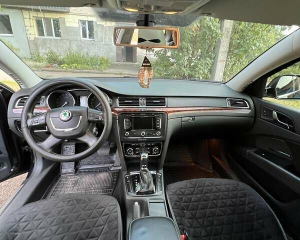 Шкода Суперб 2013 в Синельниковом на Automoto.ua Черный Шкода Суперб, объемом двигателя 2 л и пробегом 400 тыс. км за 11999 $, фото 7 на Automoto.ua