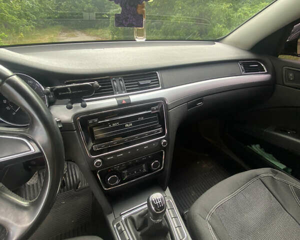 Черный Шкода Суперб, объемом двигателя 1.8 л и пробегом 165 тыс. км за 12000 $, фото 9 на Automoto.ua