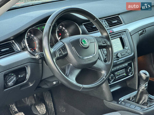 Черный Шкода Суперб, объемом двигателя 1.6 л и пробегом 220 тыс. км за 10600 $, фото 15 на Automoto.ua