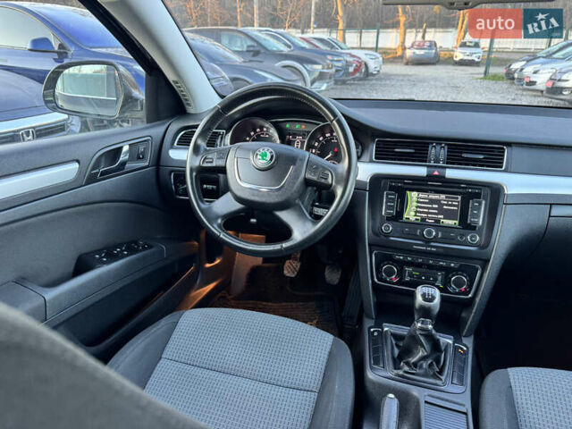 Черный Шкода Суперб, объемом двигателя 1.6 л и пробегом 220 тыс. км за 10600 $, фото 13 на Automoto.ua