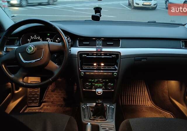 Черный Шкода Суперб, объемом двигателя 1.8 л и пробегом 149 тыс. км за 12000 $, фото 14 на Automoto.ua