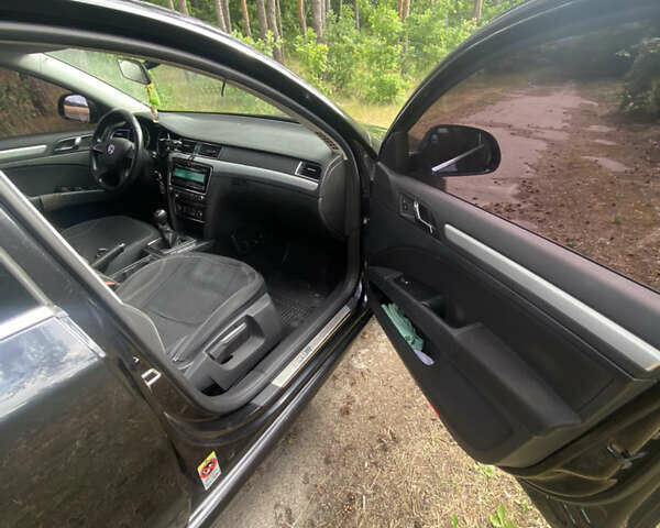 Черный Шкода Суперб, объемом двигателя 1.8 л и пробегом 165 тыс. км за 12000 $, фото 10 на Automoto.ua