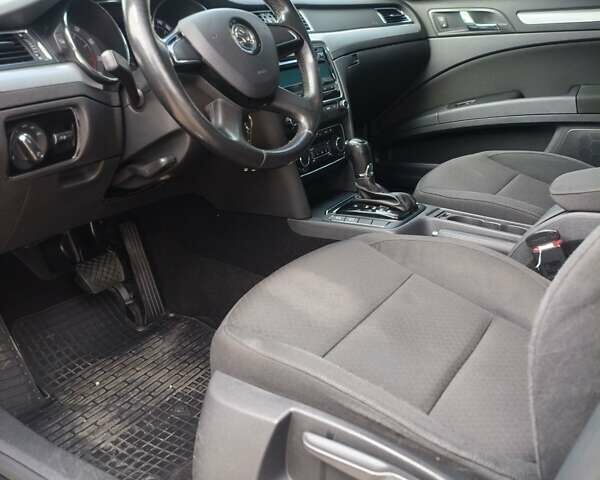 Черный Шкода Суперб, объемом двигателя 1.8 л и пробегом 227 тыс. км за 9999 $, фото 19 на Automoto.ua