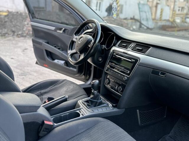 Черный Шкода Суперб, объемом двигателя 1.8 л и пробегом 350 тыс. км за 10000 $, фото 3 на Automoto.ua