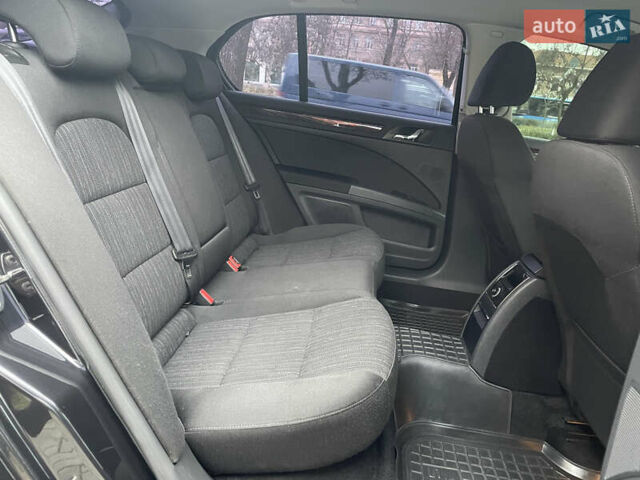 Черный Шкода Суперб, объемом двигателя 1.8 л и пробегом 212 тыс. км за 13999 $, фото 7 на Automoto.ua