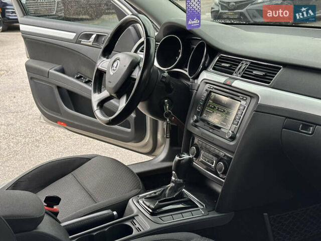 Черный Шкода Суперб, объемом двигателя 1.8 л и пробегом 227 тыс. км за 9200 $, фото 24 на Automoto.ua