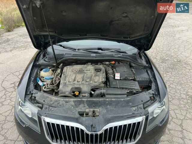 Чорний Шкода Суперб, об'ємом двигуна 2 л та пробігом 351 тис. км за 12800 $, фото 24 на Automoto.ua