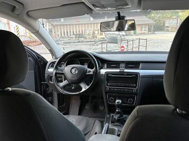 Черный Шкода Суперб, объемом двигателя 1.8 л и пробегом 350 тыс. км за 10000 $, фото 6 на Automoto.ua