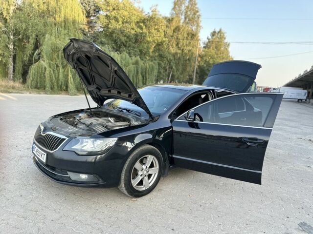 Черный Шкода Суперб, объемом двигателя 1.8 л и пробегом 350 тыс. км за 10000 $, фото 1 на Automoto.ua