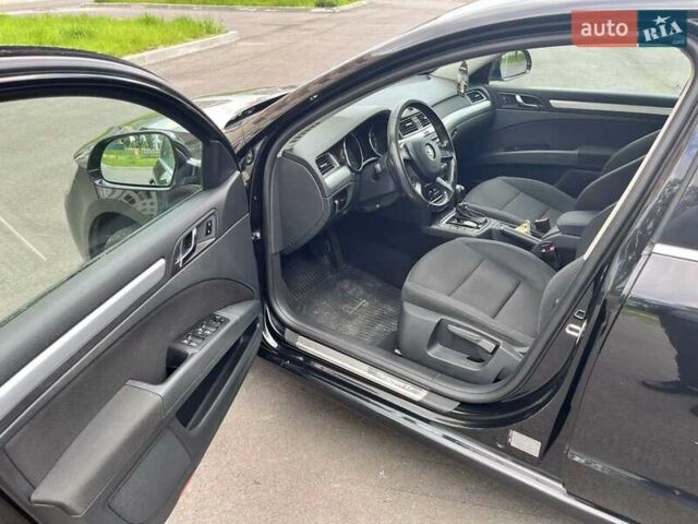 Черный Шкода Суперб, объемом двигателя 1.8 л и пробегом 292 тыс. км за 10700 $, фото 5 на Automoto.ua