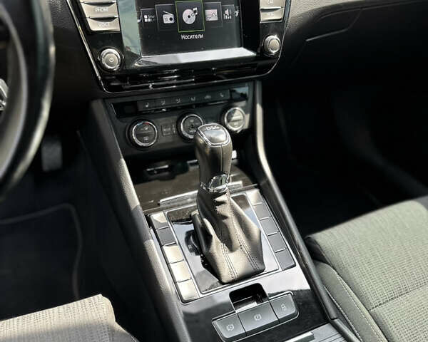 Черный Шкода Суперб, объемом двигателя 1.97 л и пробегом 228 тыс. км за 16000 $, фото 14 на Automoto.ua