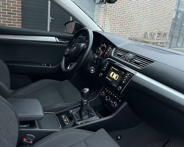 Чорний Шкода Суперб, об'ємом двигуна 1.97 л та пробігом 290 тис. км за 14700 $, фото 9 на Automoto.ua