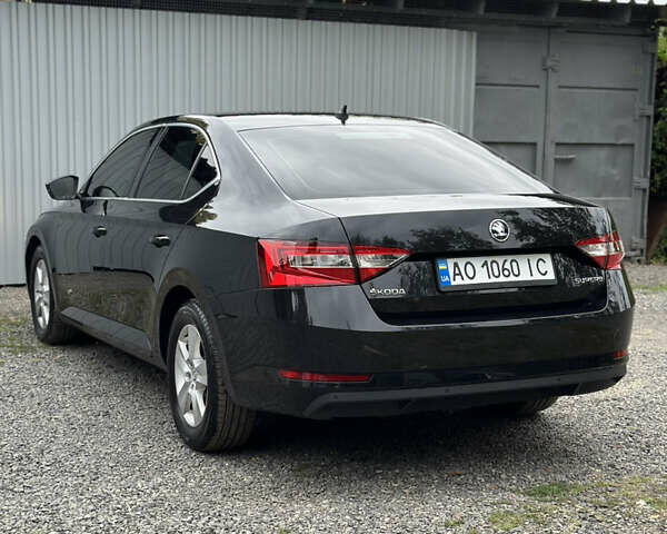 Черный Шкода Суперб, объемом двигателя 1.97 л и пробегом 228 тыс. км за 16000 $, фото 5 на Automoto.ua