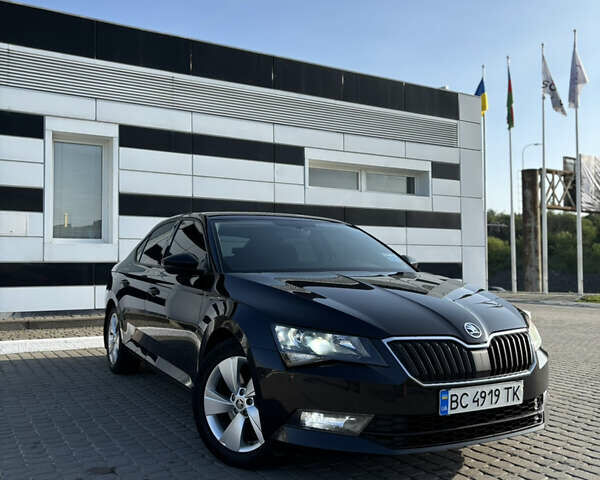 Черный Шкода Суперб, объемом двигателя 1.6 л и пробегом 198 тыс. км за 15990 $, фото 1 на Automoto.ua