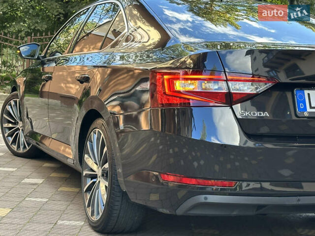 Чорний Шкода Суперб, об'ємом двигуна 2 л та пробігом 237 тис. км за 17299 $, фото 81 на Automoto.ua