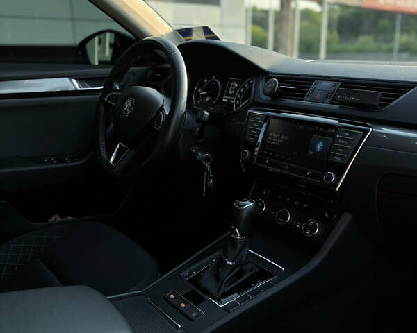 Черный Шкода Суперб, объемом двигателя 1.6 л и пробегом 198 тыс. км за 15990 $, фото 7 на Automoto.ua