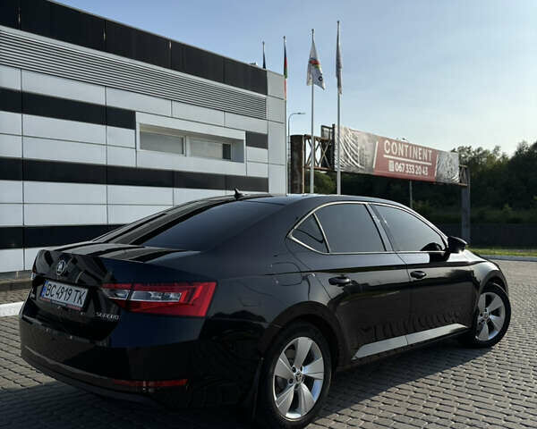 Черный Шкода Суперб, объемом двигателя 1.6 л и пробегом 198 тыс. км за 15990 $, фото 3 на Automoto.ua