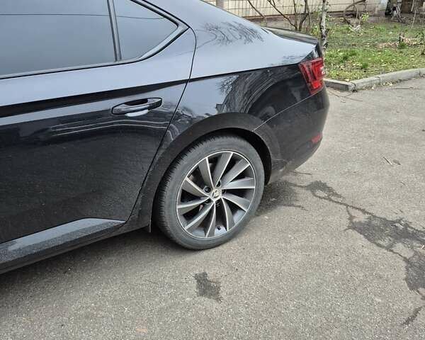 Черный Шкода Суперб, объемом двигателя 1.97 л и пробегом 210 тыс. км за 19000 $, фото 5 на Automoto.ua