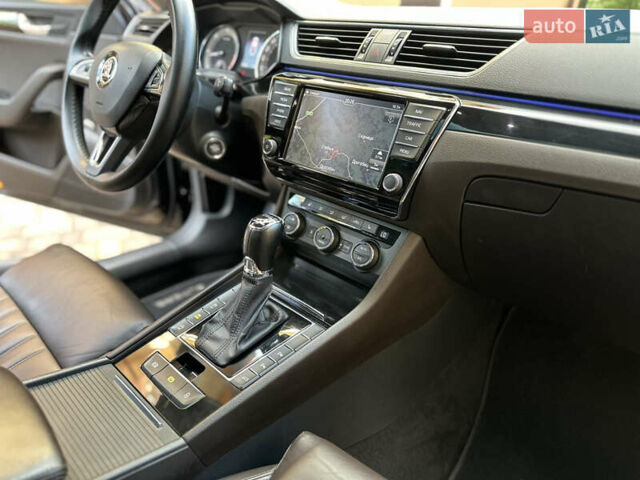 Чорний Шкода Суперб, об'ємом двигуна 2 л та пробігом 237 тис. км за 17299 $, фото 129 на Automoto.ua