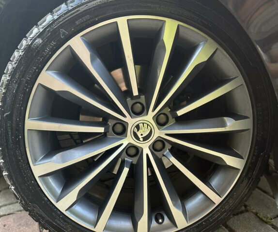 Чорний Шкода Суперб, об'ємом двигуна 1.97 л та пробігом 290 тис. км за 19300 $, фото 11 на Automoto.ua