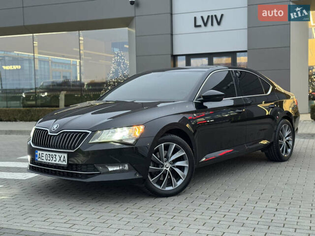 Черный Шкода Суперб, объемом двигателя 1.8 л и пробегом 145 тыс. км за 19500 $, фото 1 на Automoto.ua