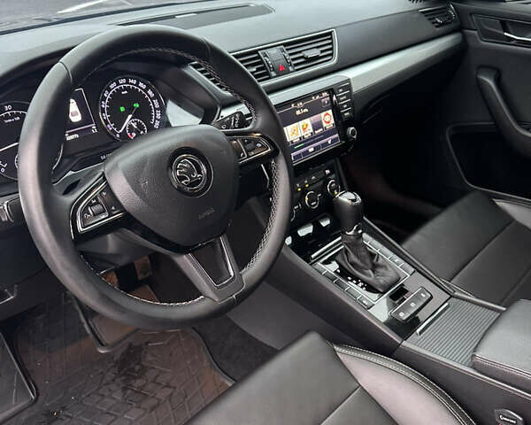 Черный Шкода Суперб, объемом двигателя 1.6 л и пробегом 229 тыс. км за 13999 $, фото 12 на Automoto.ua