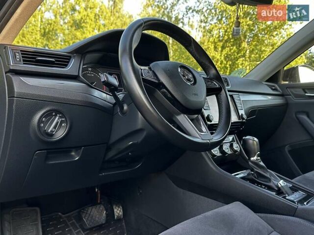 Черный Шкода Суперб, объемом двигателя 2 л и пробегом 242 тыс. км за 17999 $, фото 101 на Automoto.ua
