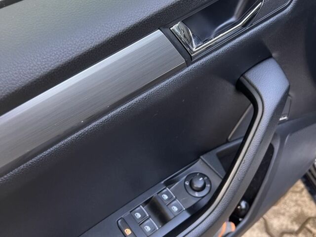 Шкода Суперб 2016 у Львові на Automoto.ua Чорний Шкода Суперб, об'ємом двигуна 2 л та пробігом 280 тис. км за 17500 $, фото 4 на Automoto.ua