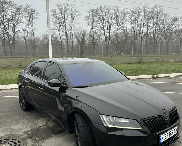 Черный Шкода Суперб, объемом двигателя 1.6 л и пробегом 229 тыс. км за 13999 $, фото 1 на Automoto.ua