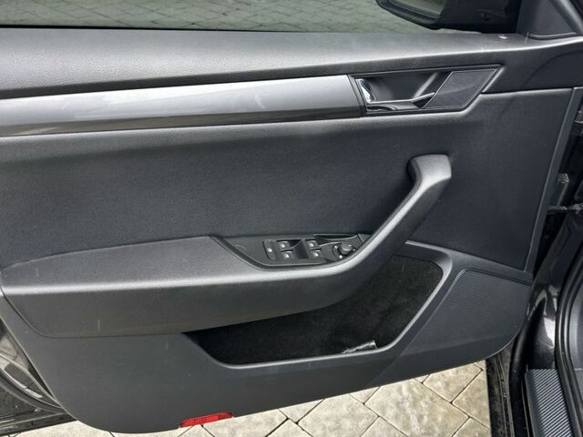 Черный Шкода Суперб, объемом двигателя 1.6 л и пробегом 202 тыс. км за 15200 $, фото 10 на Automoto.ua