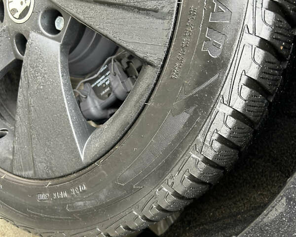 Чорний Шкода Суперб, об'ємом двигуна 1.6 л та пробігом 202 тис. км за 14300 $, фото 18 на Automoto.ua