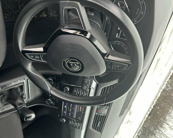 Чорний Шкода Суперб, об'ємом двигуна 1.6 л та пробігом 202 тис. км за 14300 $, фото 10 на Automoto.ua