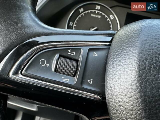 Черный Шкода Суперб, объемом двигателя 2 л и пробегом 242 тыс. км за 17999 $, фото 111 на Automoto.ua