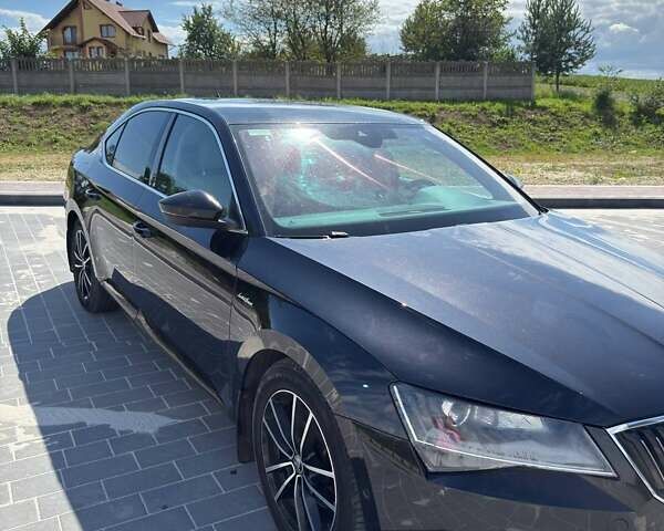 Шкода Суперб 2017 в Львове на Automoto.ua Черный Шкода Суперб, объемом двигателя 1.97 л и пробегом 275 тыс. км за 19000 $, фото 13 на Automoto.ua