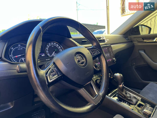 Чорний Шкода Суперб, об'ємом двигуна 2 л та пробігом 319 тис. км за 18500 $, фото 42 на Automoto.ua